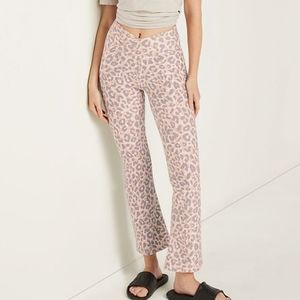 VS PINK Cheetah/Leopard Crossover Ankle Flare Leggings Yoga Pants Size Medium
